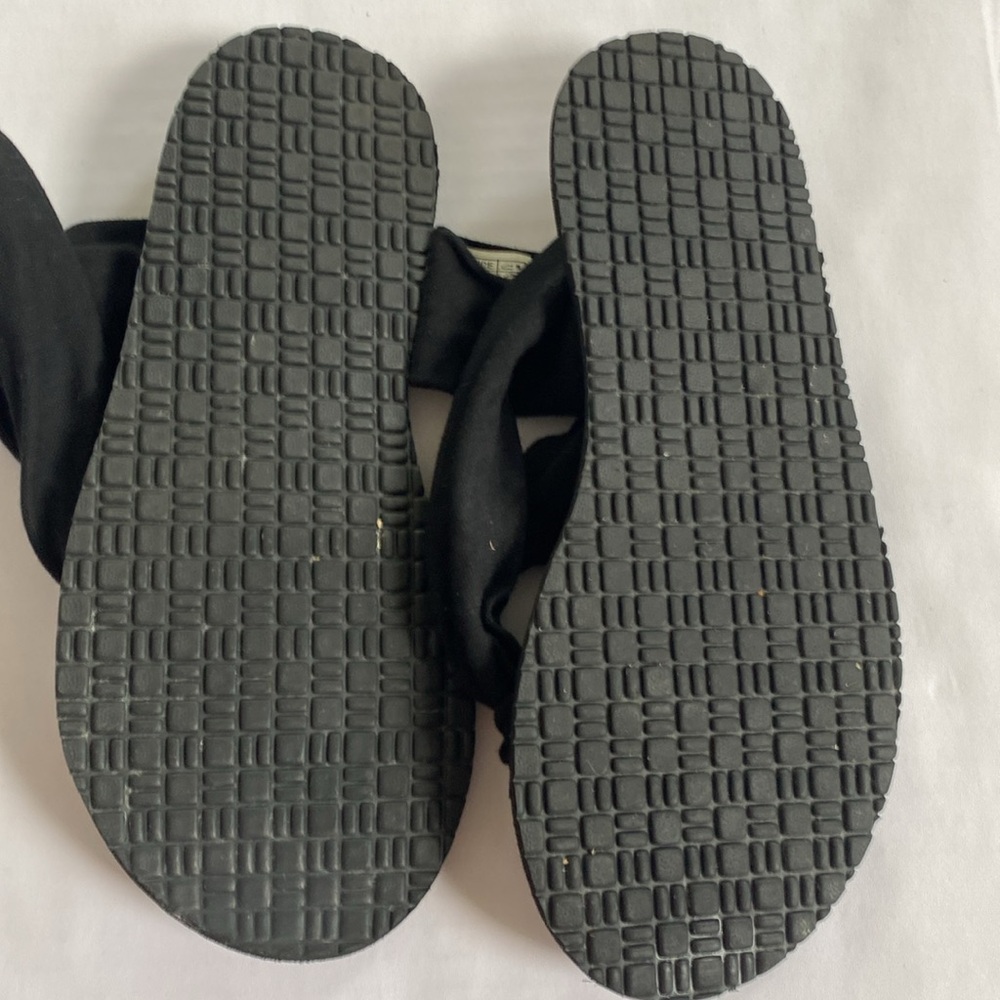 Black Slingback Thong Flip Flops - Picture 3 of 5